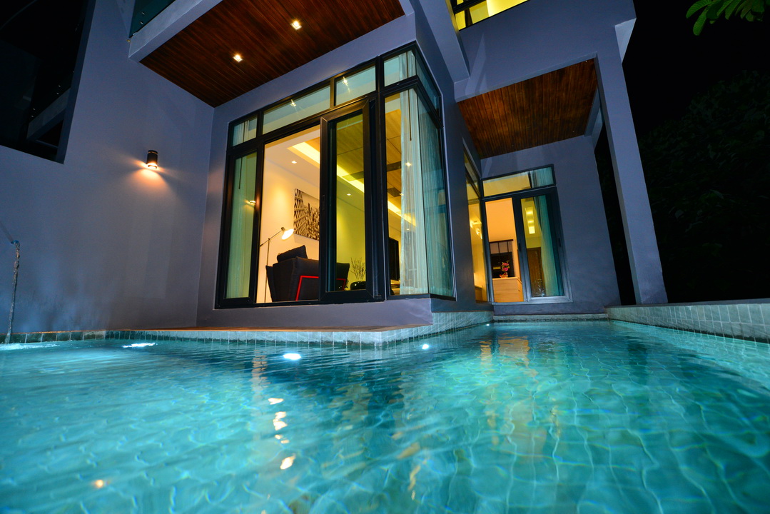 bukit pool villas - Exterior night pool 2
